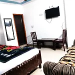 Lotus Stay - 1 Min Walk In From Nizamuddin Railway Station