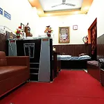 Lotus Stay - 1 Min Walk In From Nizamuddin Railway Station
