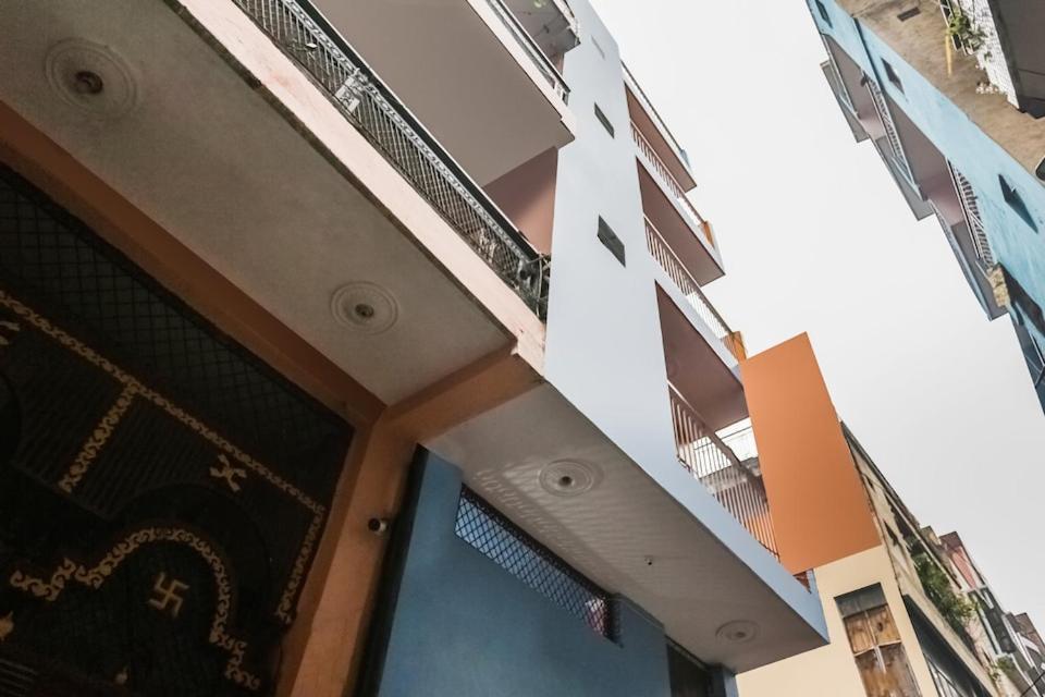 Lotus - 1 Min Walk In From Nizamuddin Railway Station Bed & Breakfast